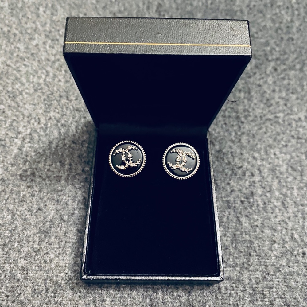 Vintage Chanel button earrings 20mm